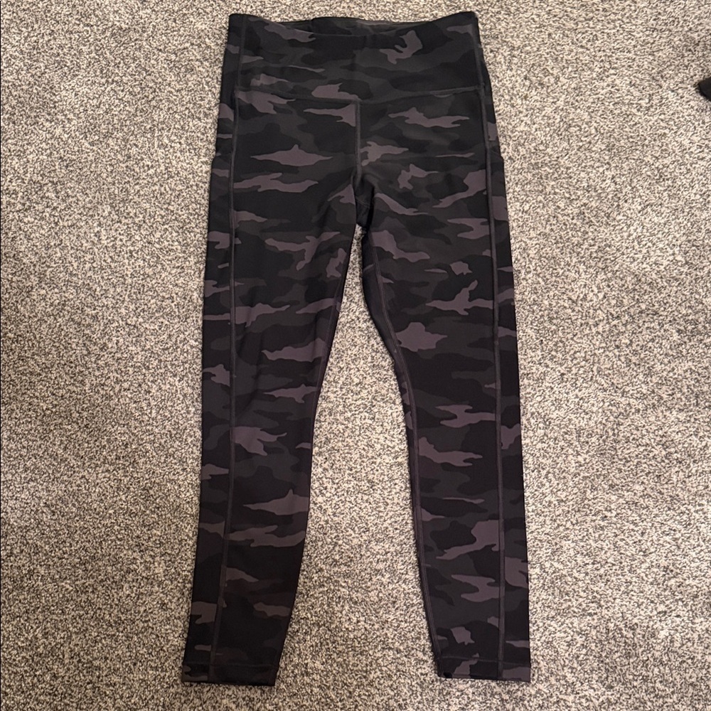Athleta Women’s Ultimate Camo 7/8 Leggings
